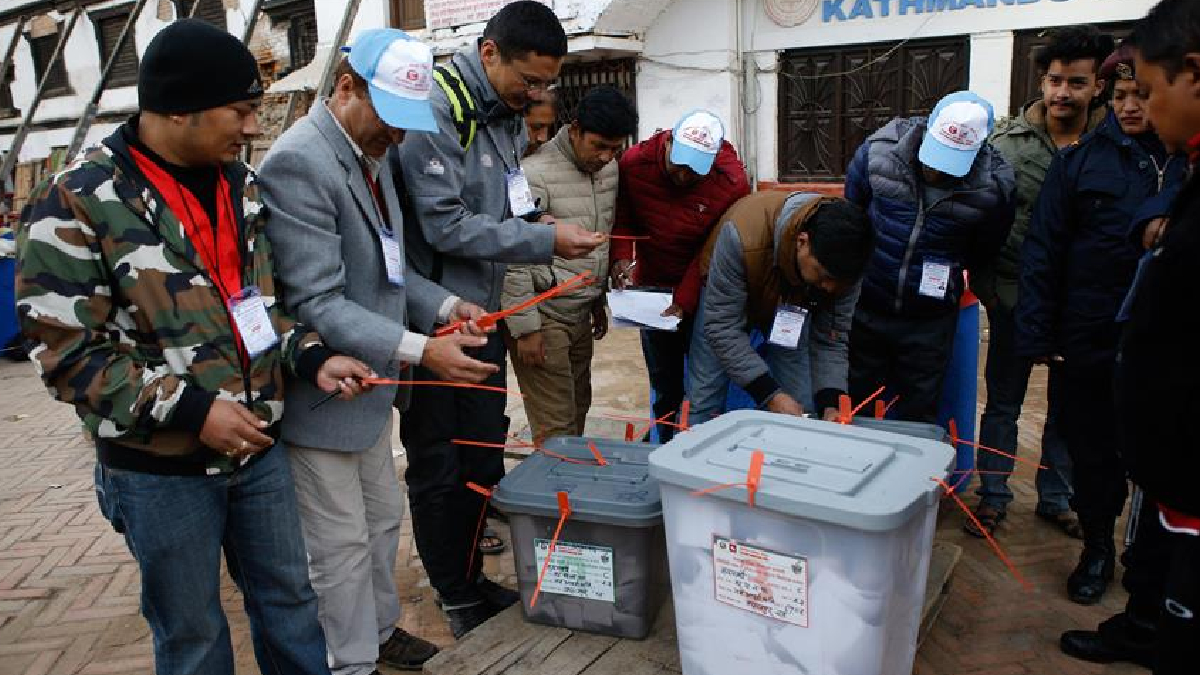 Nepal'de se�imler �ncesi s�n�rlar kapat�l�yor