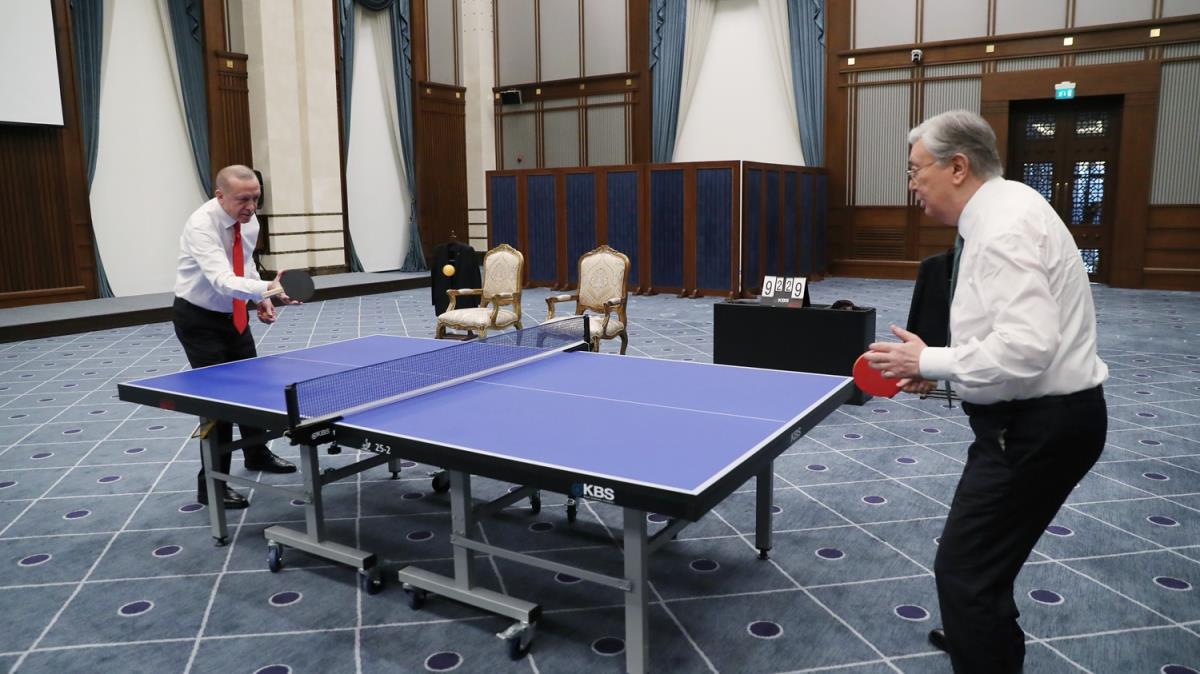 Cumhurbakan Erdoan ve Kazakistan Cumhurbakan Tokayev masa tenisi oynad 