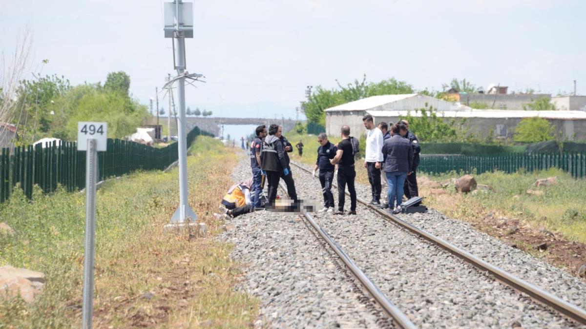 Korkun olay! Tren raylar zerinde ba gvdesinden ayrlm ceset bulundu