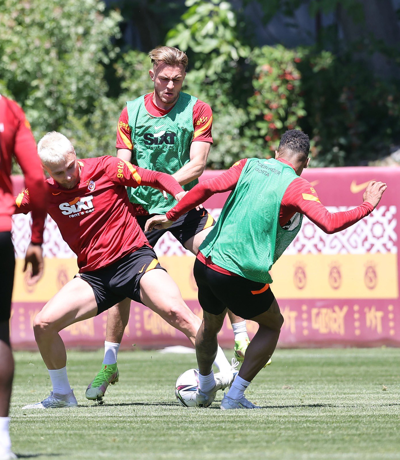 Marcao ve Omar tak�mdan ayr� �al��t�
