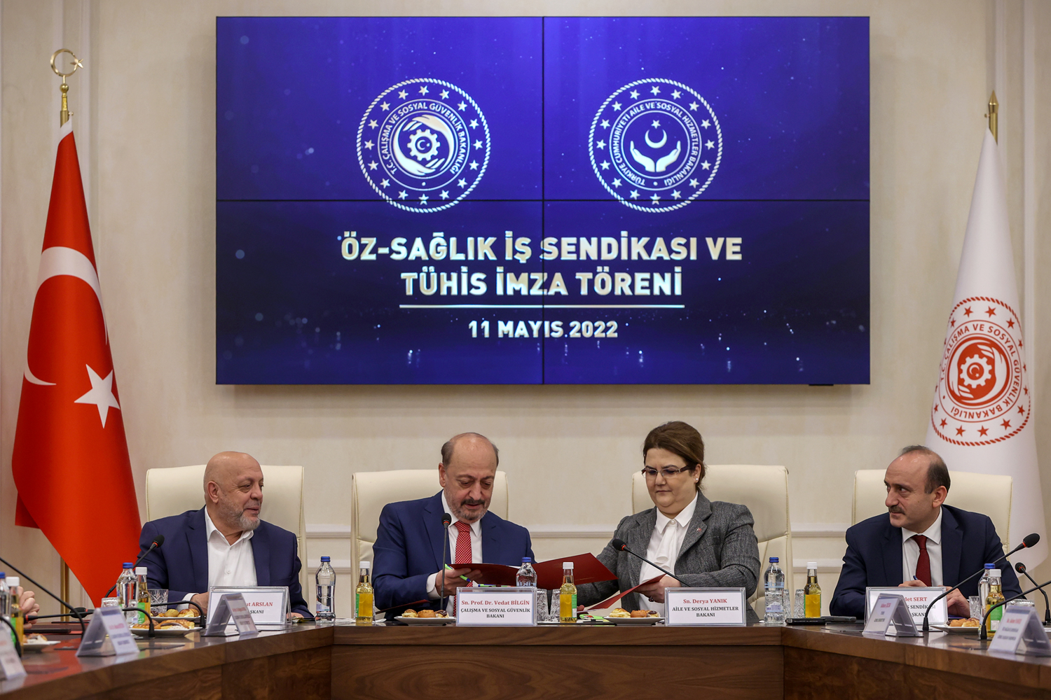 25 bin i��iyi kapsayan toplu i� s�zle�mesi imzaland�