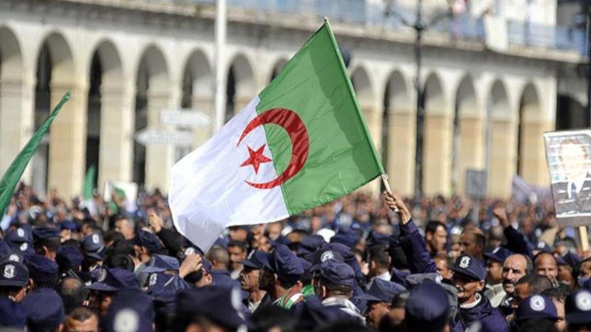 Cezayir'den Rusya aklamas