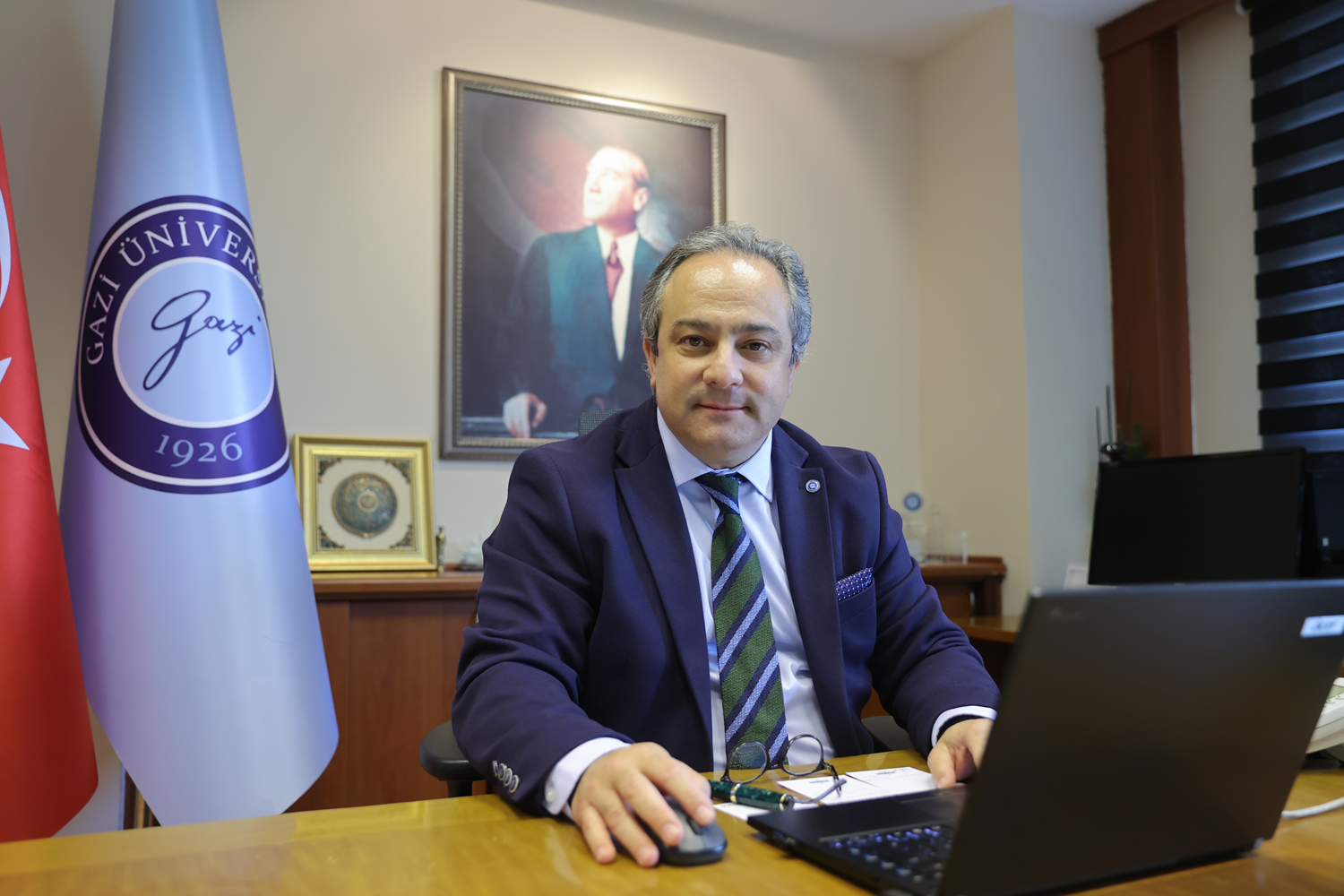 Prof. Dr. Necmi �lhan: Bayramda artan vaka say�lar� d����e ge�ecek