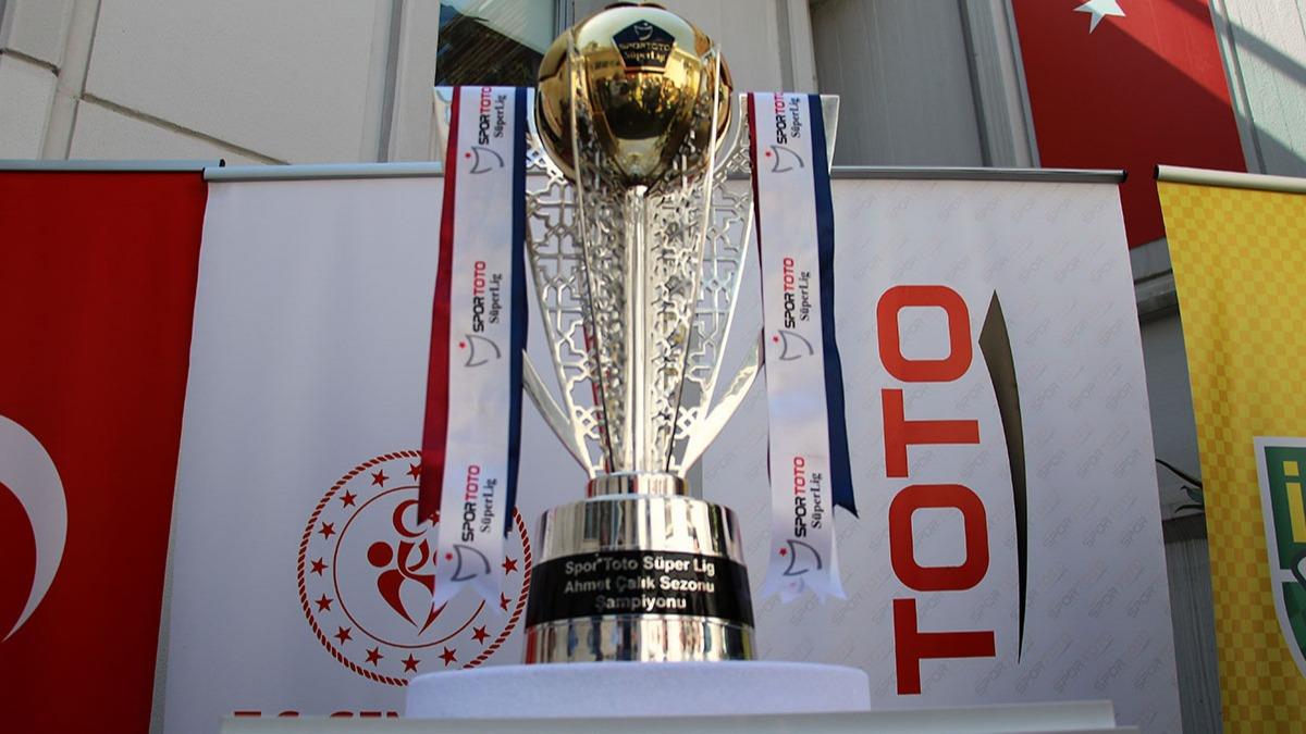 Trabzonspor'un ampiyonluk kupas TFF'ye teslim edildi