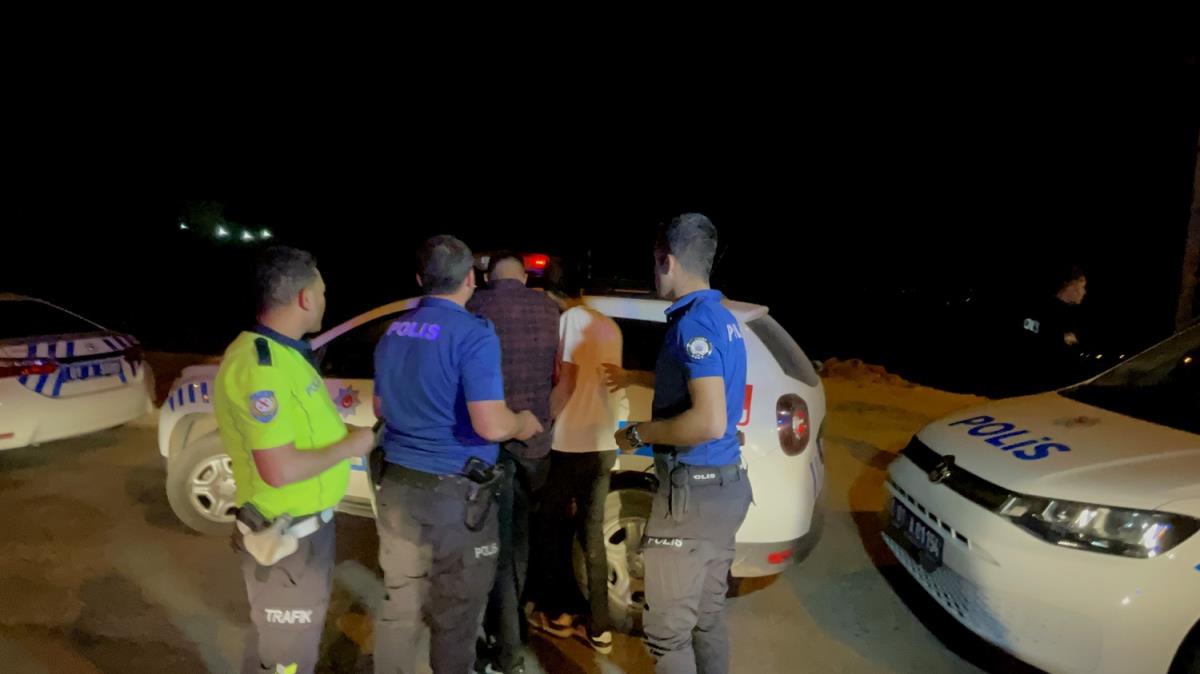 Adana'da otomobille polisten kamaya alan 3 pheli yakaland