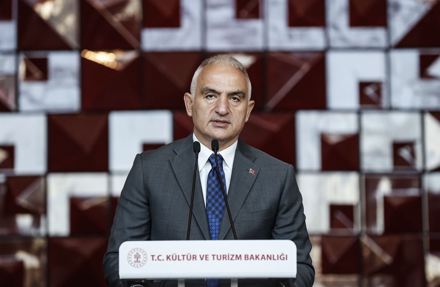 Bakan Ersoy: Beyo�lu ile beraber Ba�kent K�lt�r Yolu Festivali'ne start veriyoruz