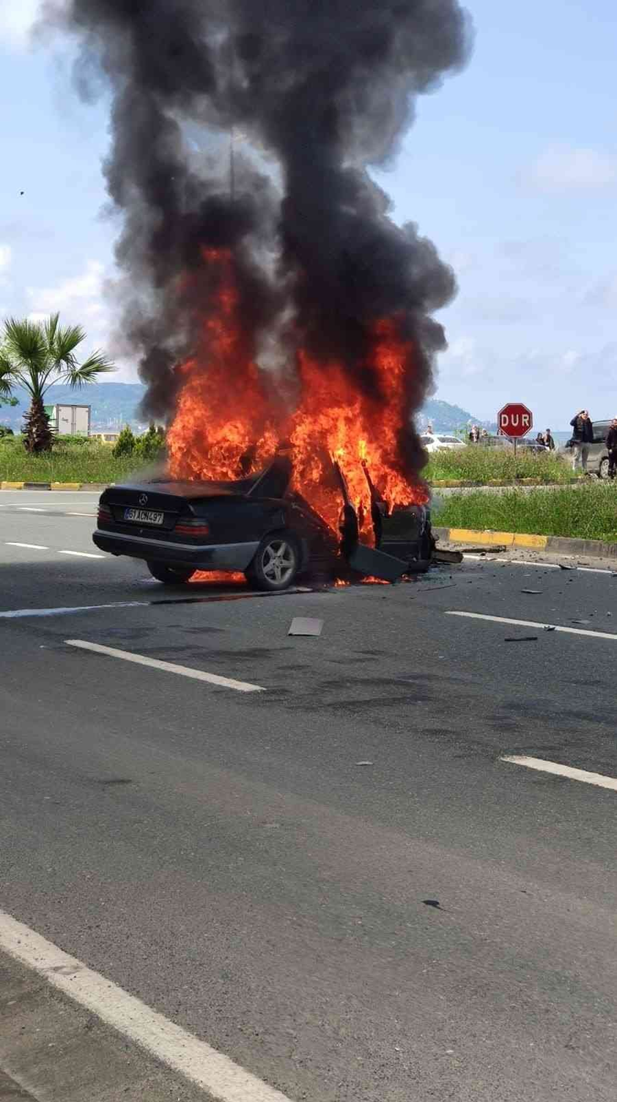 Trabzon'da trafik kazas�: Alev ald�