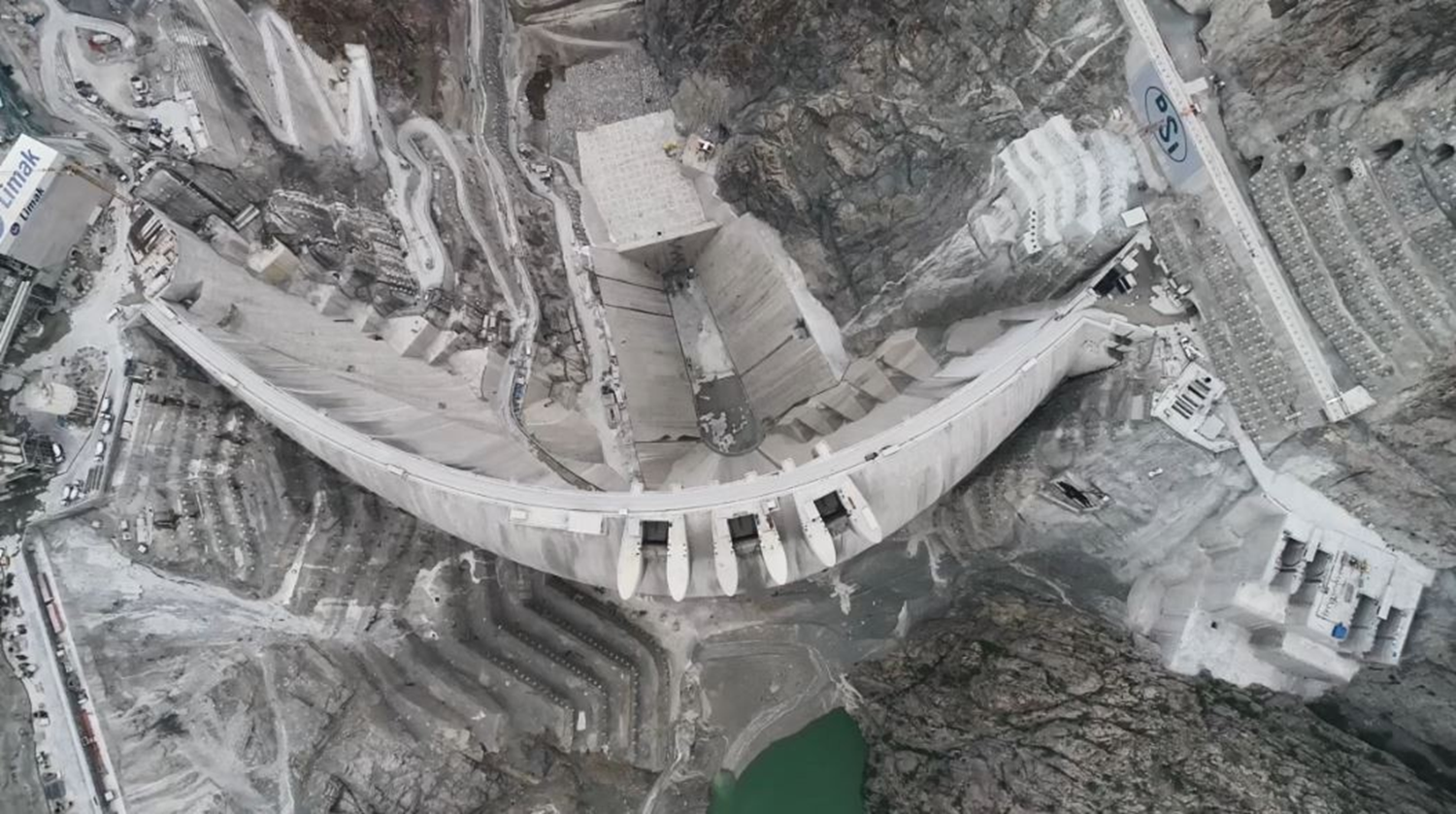 Yusufeli Baraj�'nda su tutma haz�rl�klar� devam ediyor