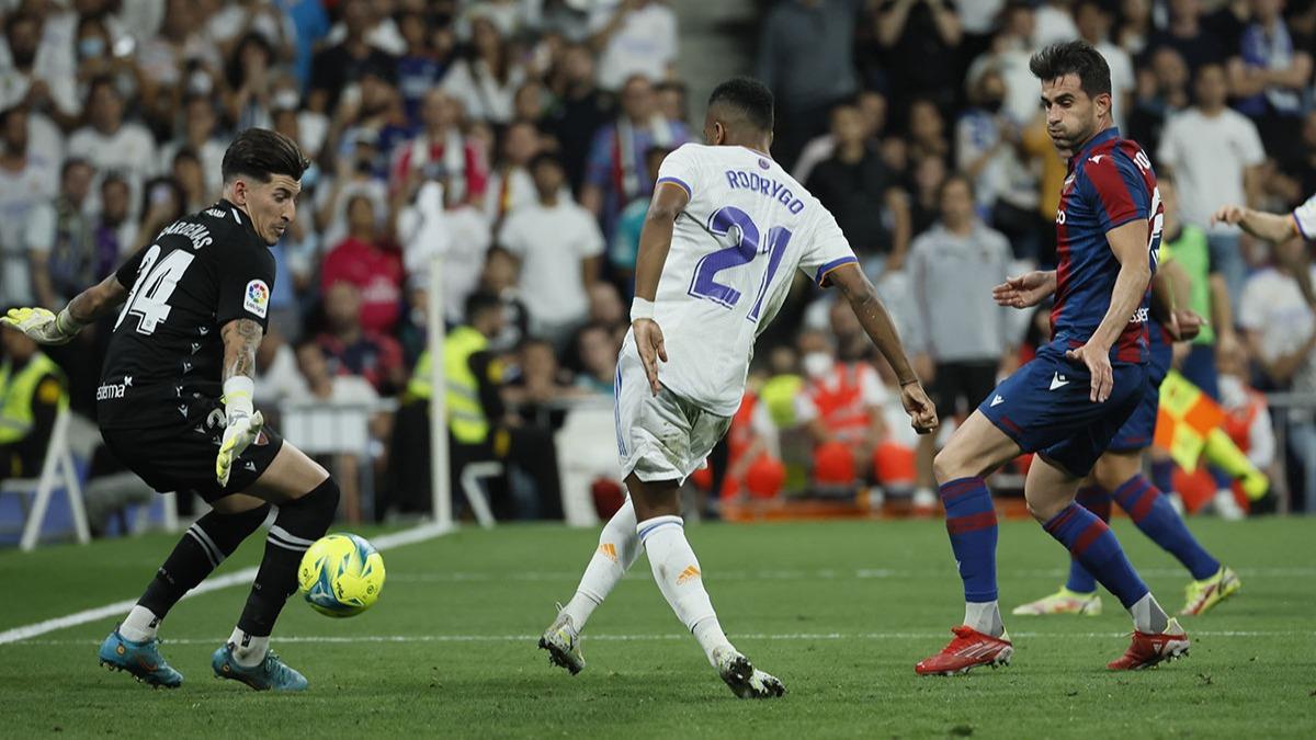 ampiyon Real Madrid, Levante'yi gole bodu