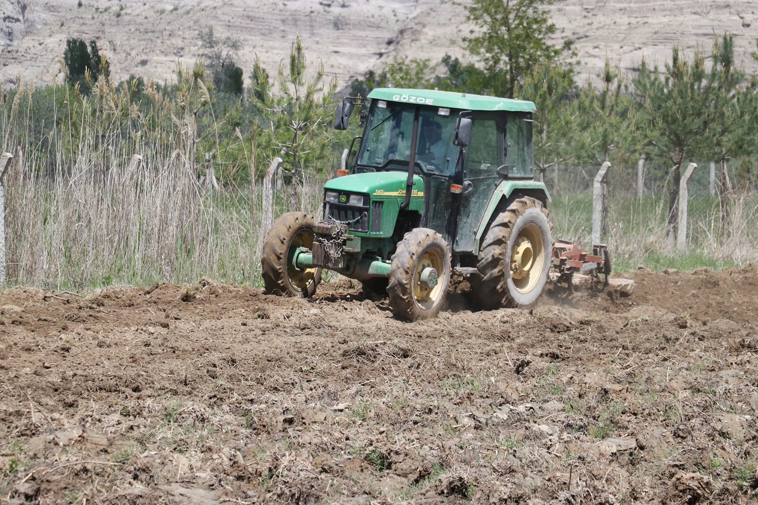 At�l durumdaki topraklar tohumla bulu�tu