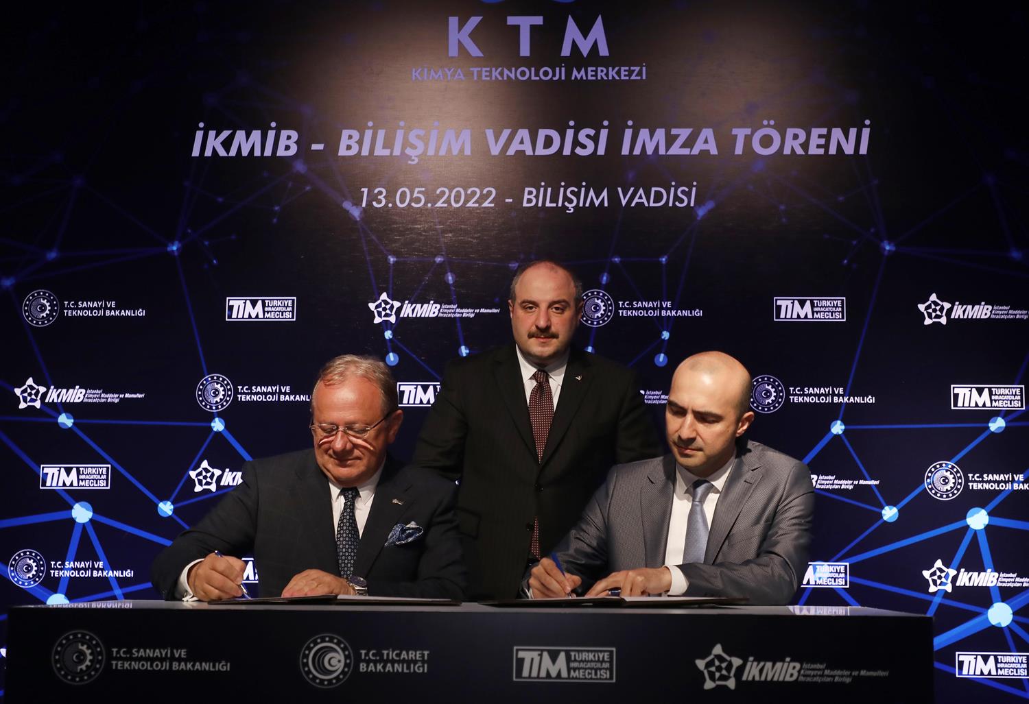 D��a ba��ml�l��� azaltacak! Bakan Varank: T�rkiye'de ilk, imzalar at�ld�