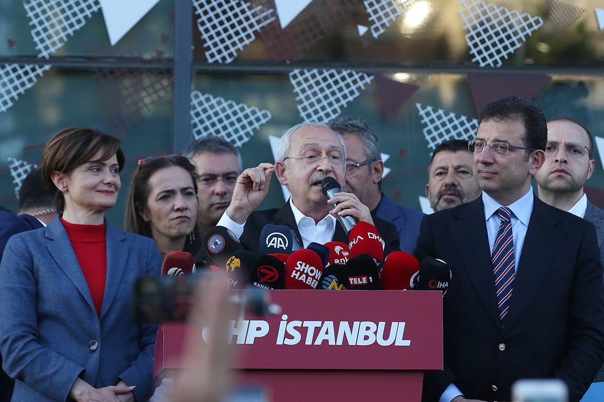 Yarg�tay karar�ndan CHP'liler memnun! Bir ta�la d�rt ku�!