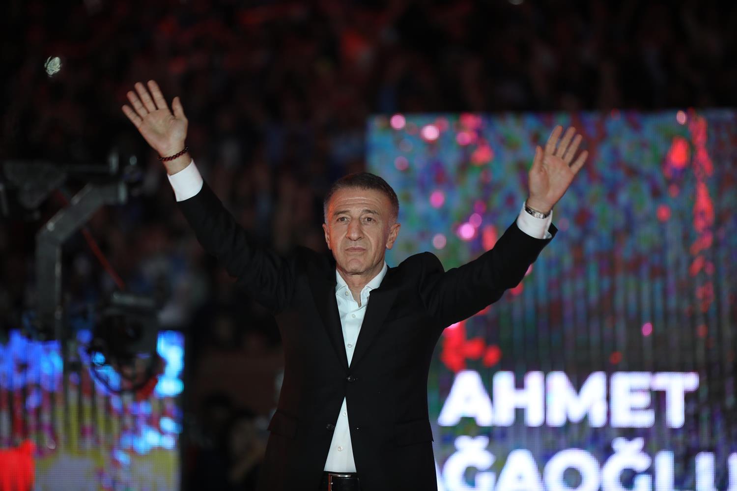 Ahmet A�ao�lu: Provokatif dili ve  �iddet olaylar�n� k�n�yorum