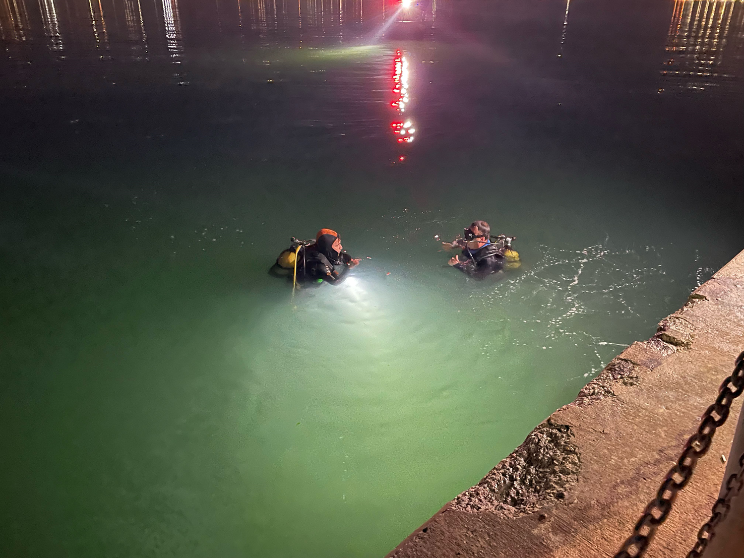 Kocaeli'de denize d��en gen� hayat�n� kaybetti