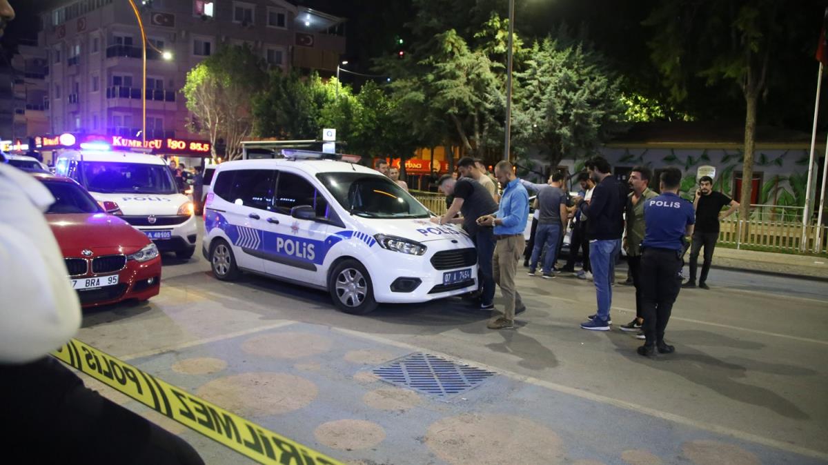 Antalya'da silahl kavgada 3 kii yaraland