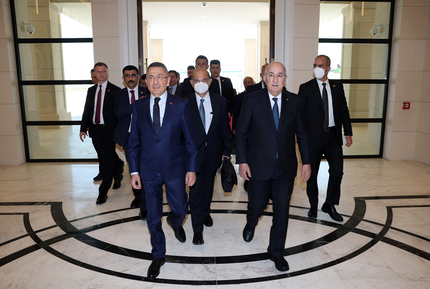 Cumhurba�kan� Yard�mc�s� Oktay'dan T�rk ve Cezayirli bilim insanlar�na �a�r�