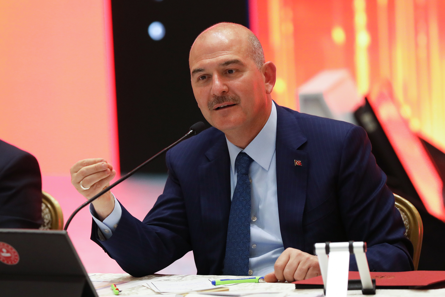 Bakan Soylu 'Epeydir pe�indeydik' s�zleriyle duyurdu: Bir baron daha i�eride