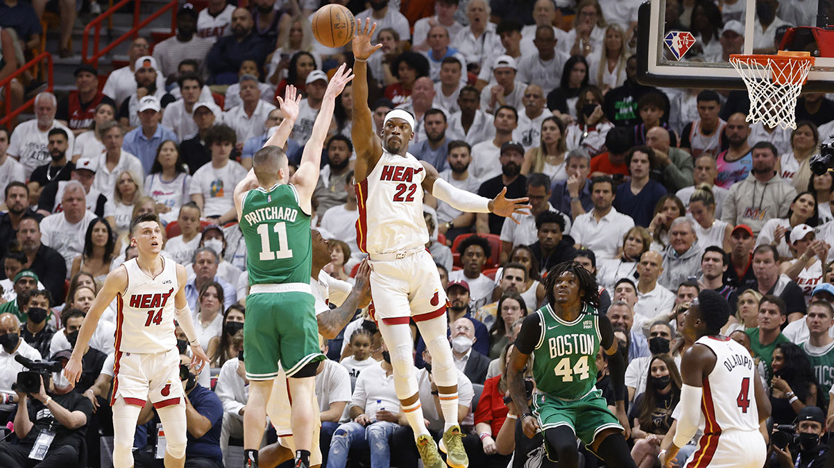 Miami Heat seriye galibiyetle ba�lad�