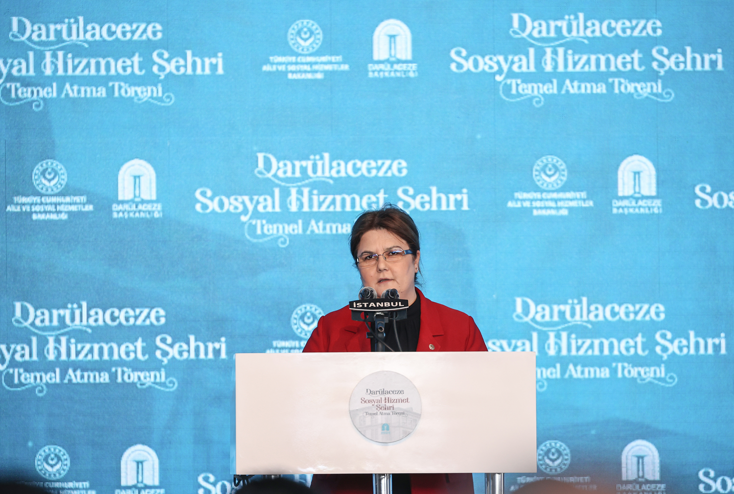 Bakan Yan�k: Sosyal hizmet anlay���n� t�m d�nyaya �rnek olacak �ekilde y�r�t�yoruz