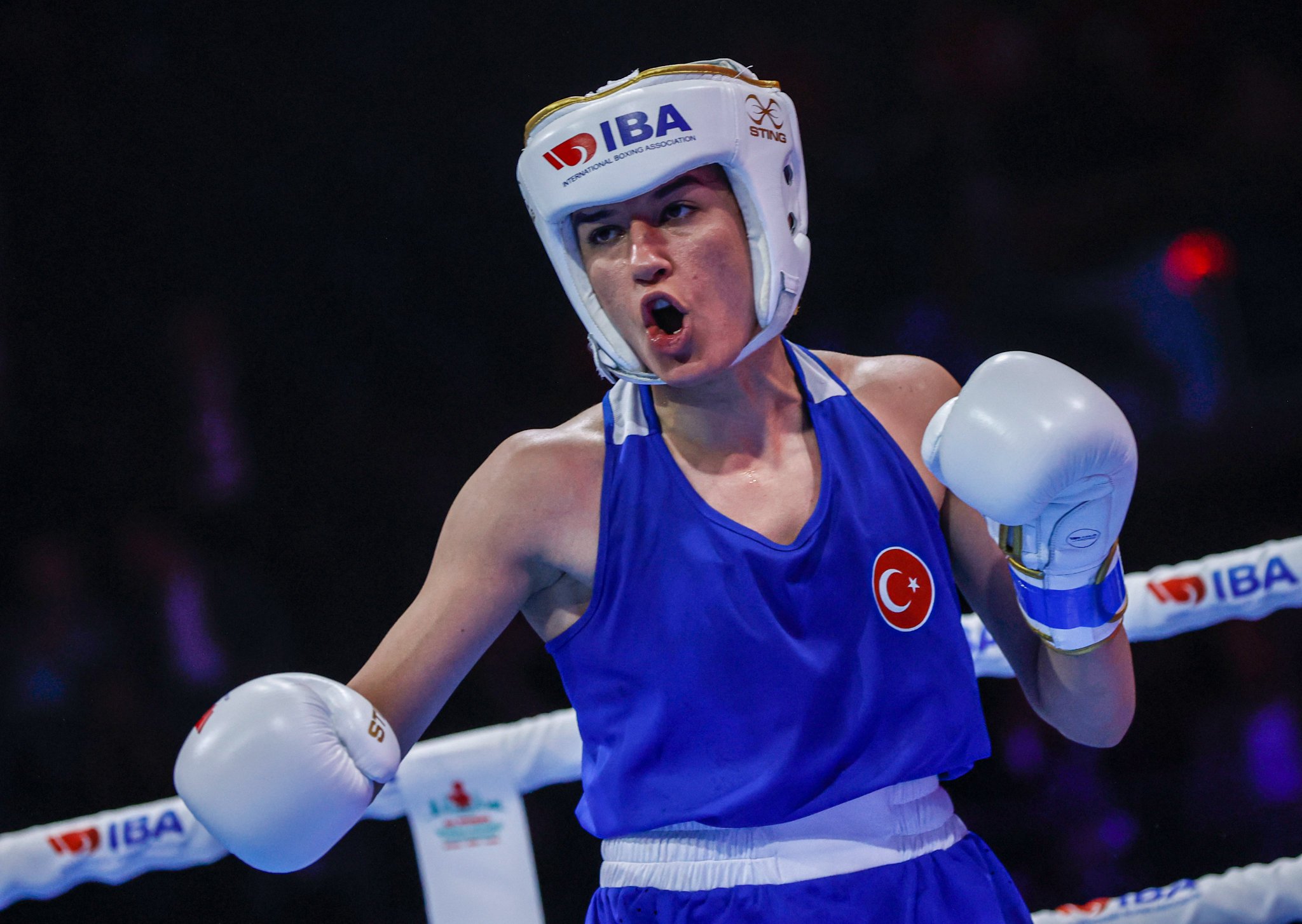 Milli boks�r Hatice Akba� d�nya �ampiyonu oldu