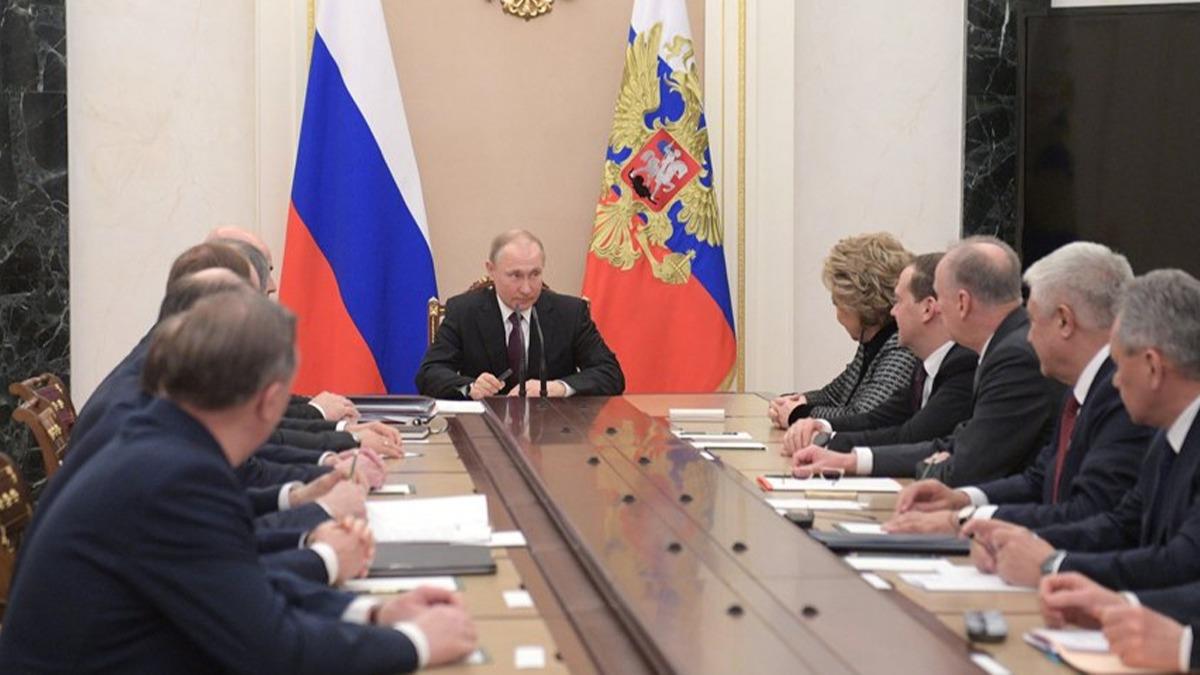 Putin'in bakanlnda kritik toplant