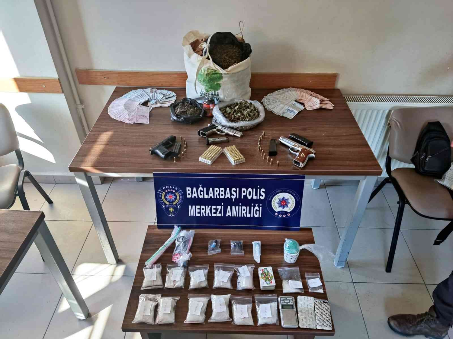 Gece bek�ilerinin dikkati zehir tacirlerini yakalatt�