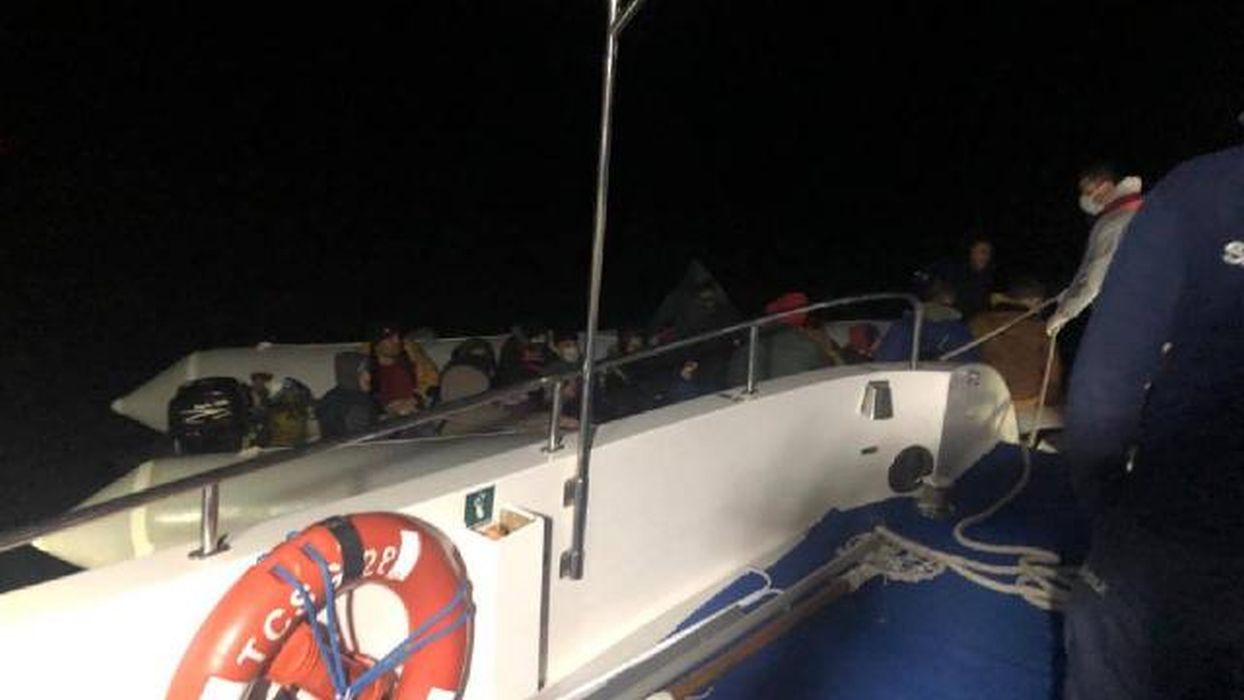�zmir'de d�zensiz g��men operasyonu!