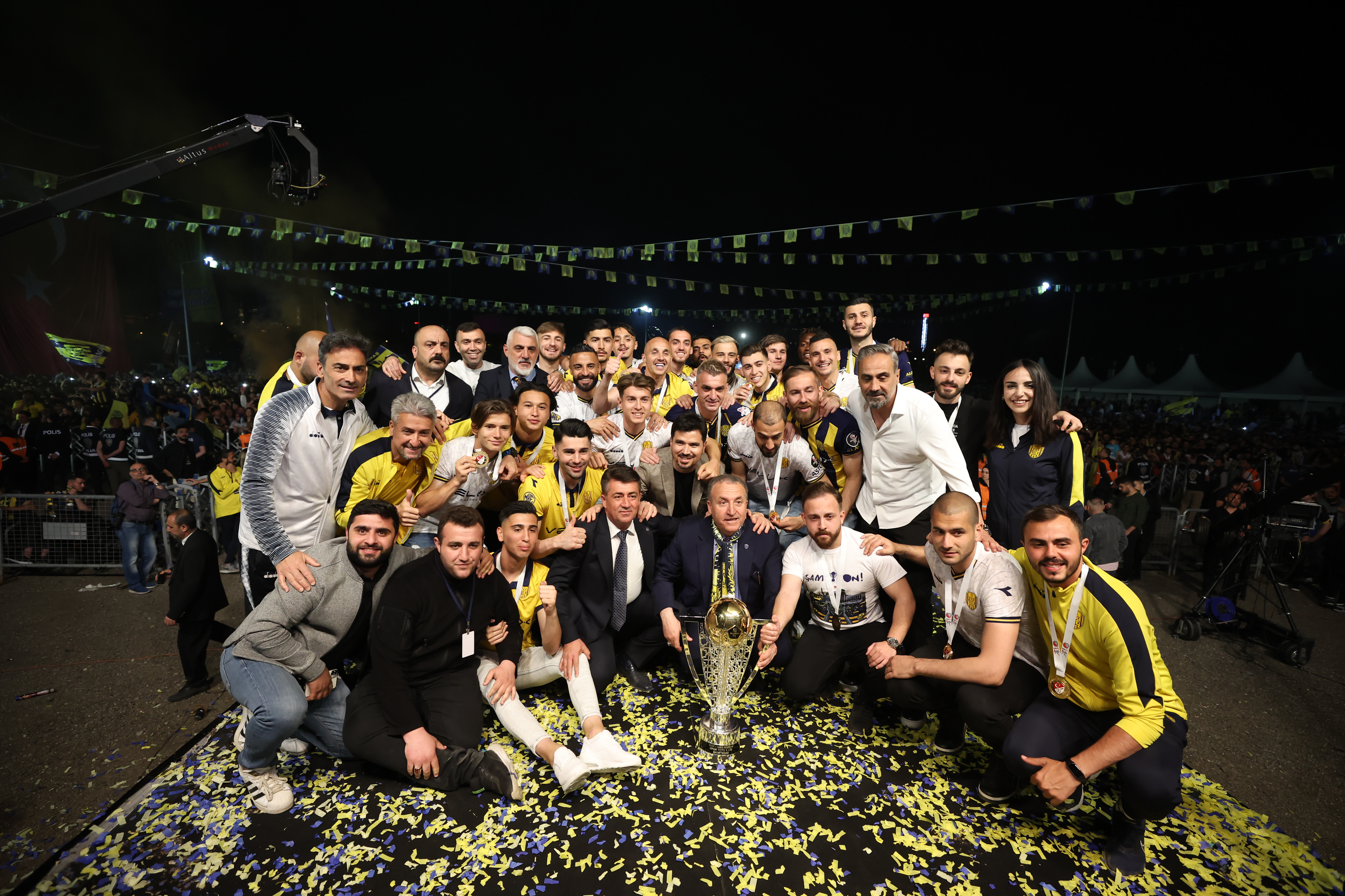 MKE Ankarag�c� �ampiyonluk kupas�n� ald�