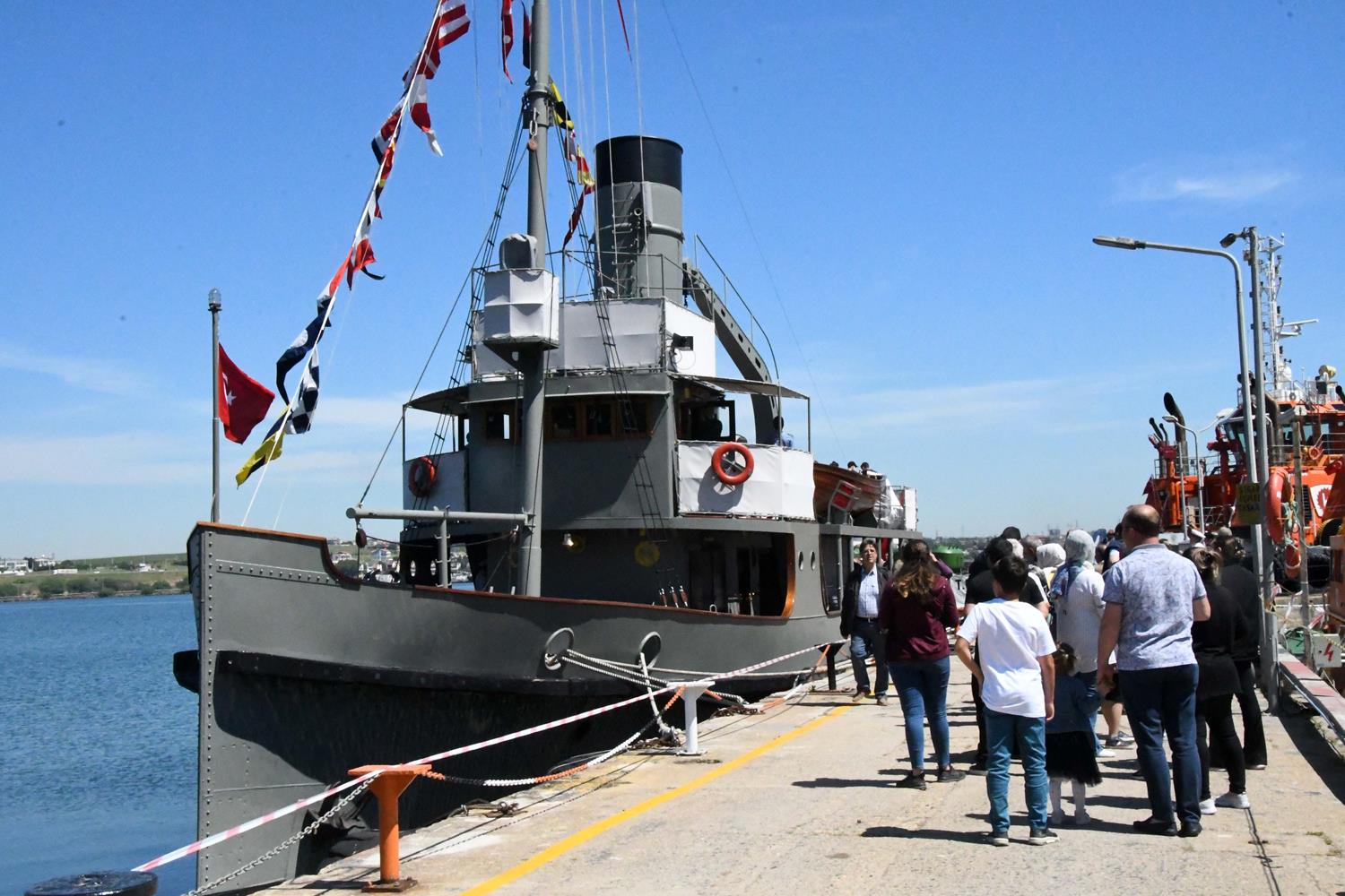 Tekirda�'da TCG Nusret M�ze Gemisi'ne yo�un ilgi