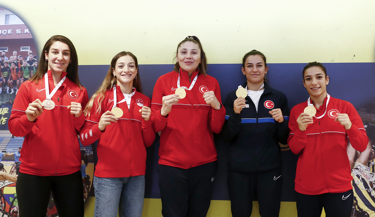 Fenerbah�e'nin d�nya �ampiyonu boks�rlerinin g�z� olimpiyat alt�n�nda