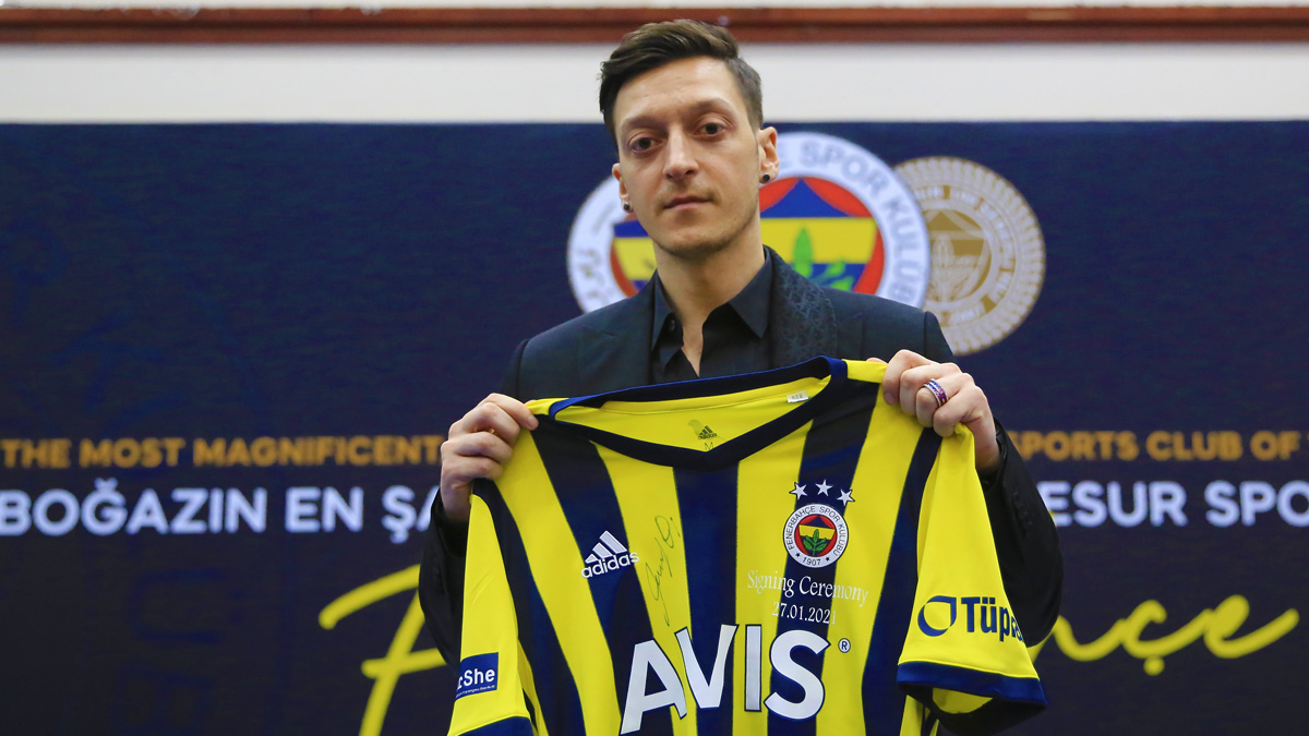 Ve Mesut �zil i�in beklenen haber resmen geldi! Kimse bunu beklemiyordu...