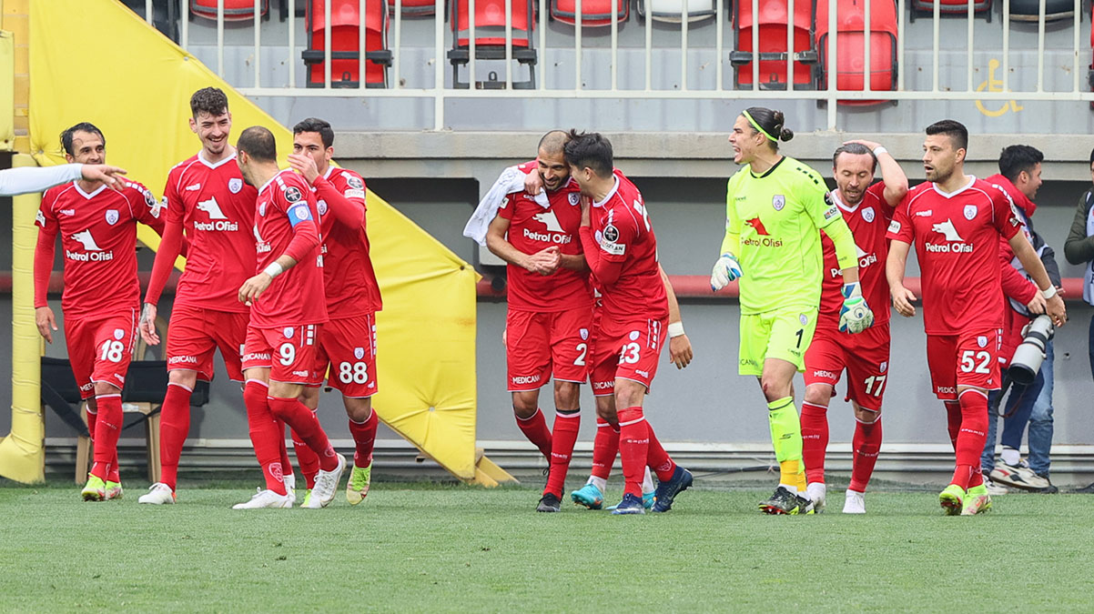 Alt�nordu'da 6 futbolcunun s�zle�mesi bitiyor