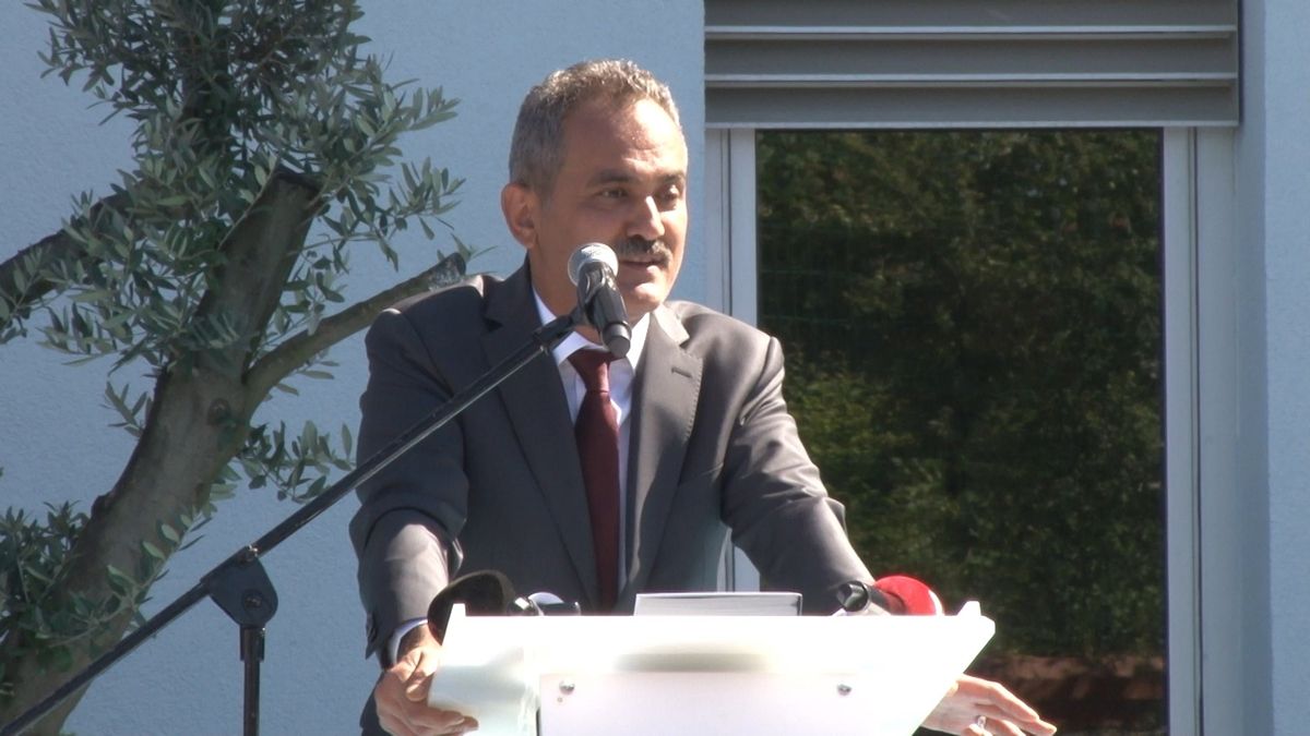 MEB, LGS ve YKS'ye haz�rlanan ��rencilere 15 milyon yard�mc� kaynak ula�t�rd�