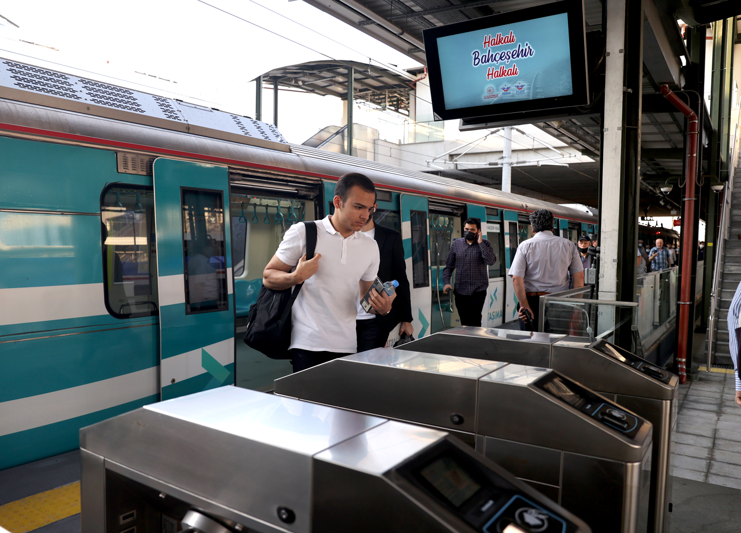 Halkal�-Bah�e�ehir banliy� seferleri ba�lad�