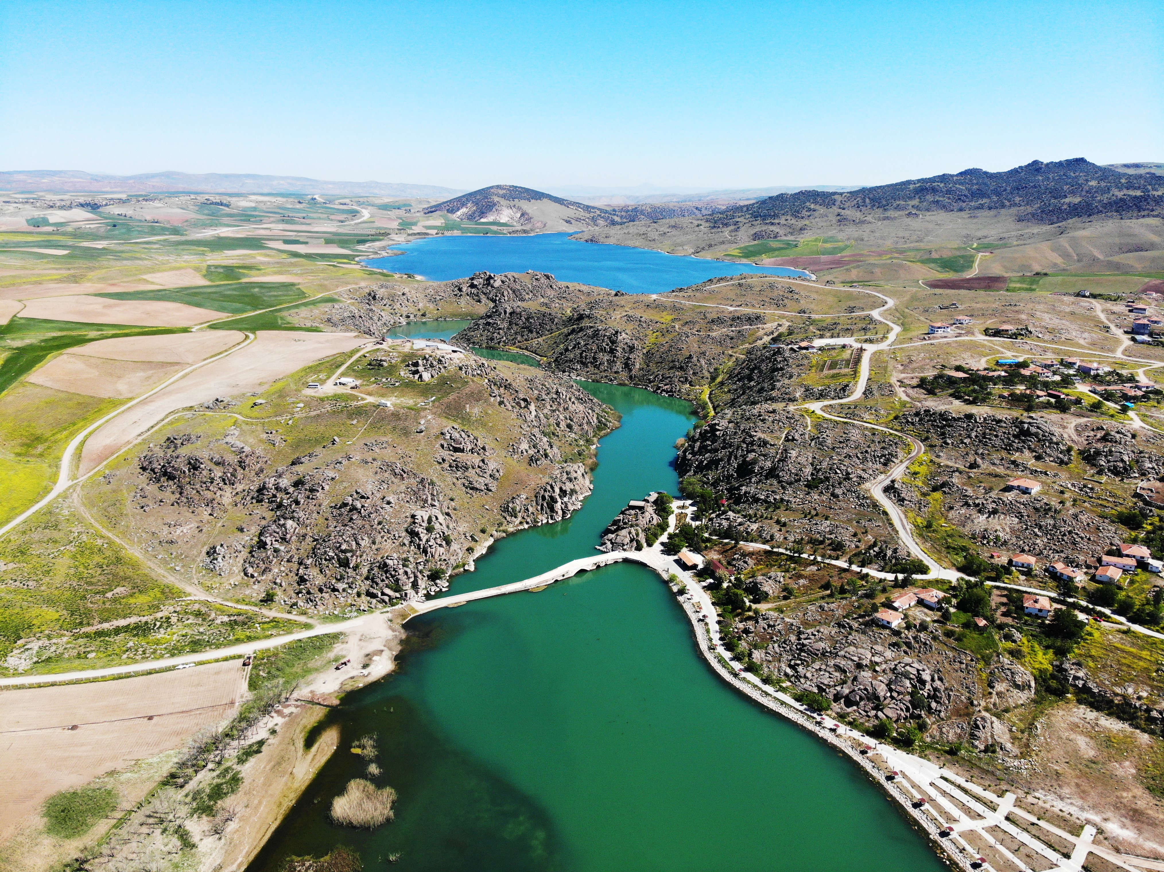 Heyecanland�ran ke�if! Toprak alt�ndan 'saray' ��kt�