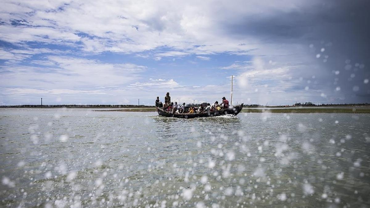 Arakanl Mslmanlar tayan tekne alabora oldu! 17 kii hayatn kaybetti