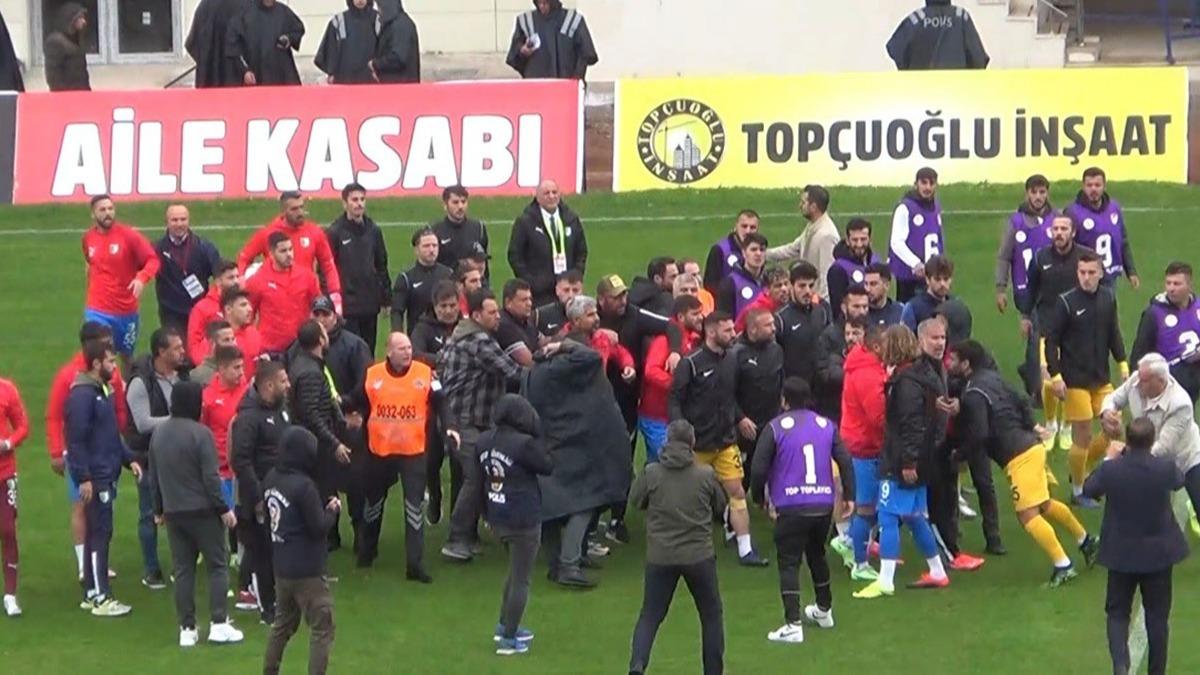 Bayburtspor - Bodrumspor ma ncesi futbolcular arasnda kavga kt