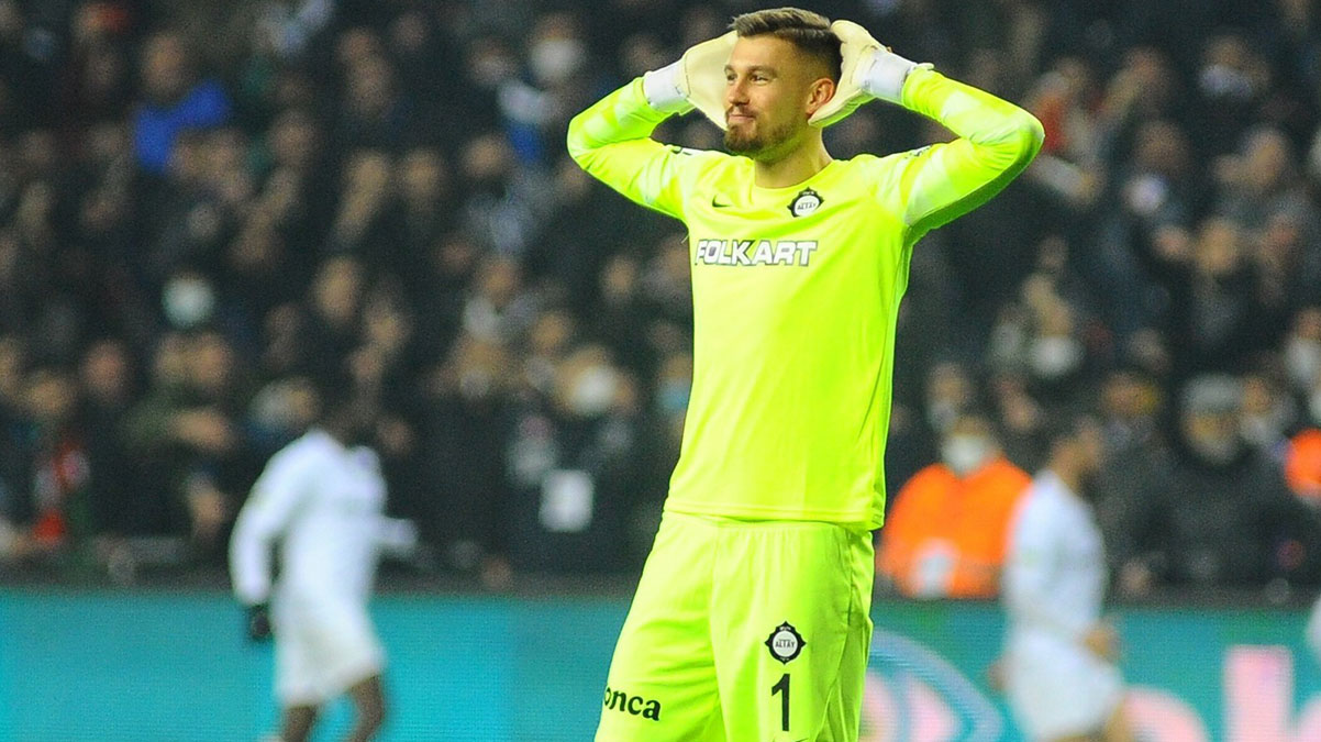 Altay'dan ayr�lan Mateusz Lis, Premier Lig'e transfer oluyor