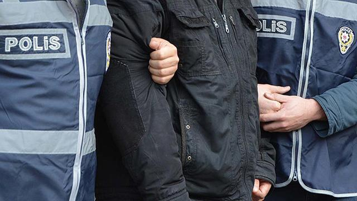 Kaset kumpas�nda 2 eski polis memuru tutukland�