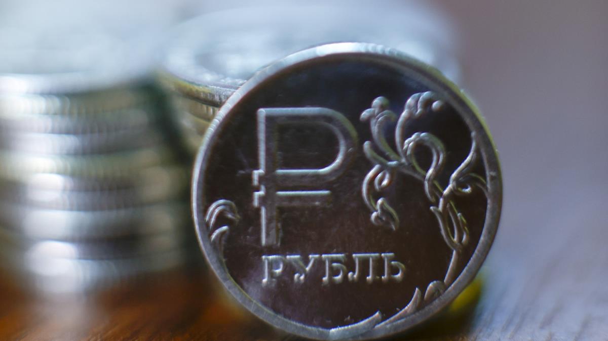 Rusya'da rublenin altna endekslenmesi tartlyor