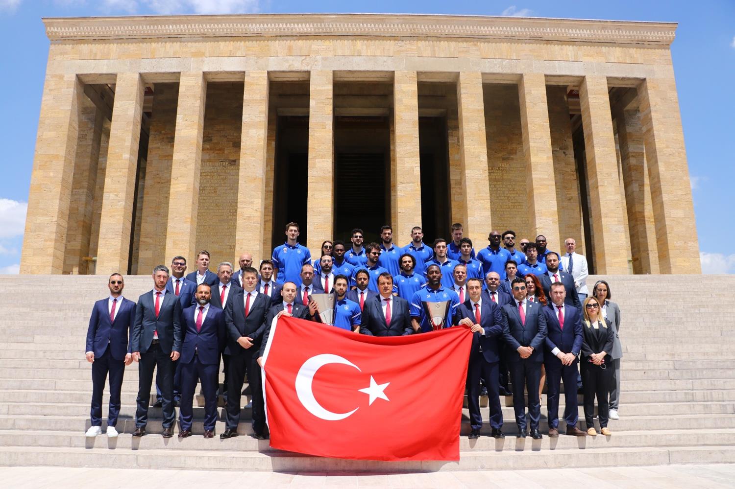 THY Euroleague'in �ampiyonu Anadolu Efes, An�tkabir'i ziyaret etti