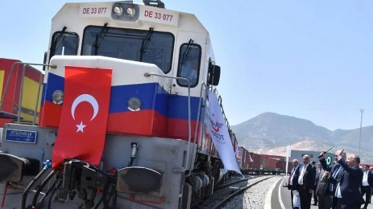 11 bin 501'inci y�k treni t�renle u�urland�