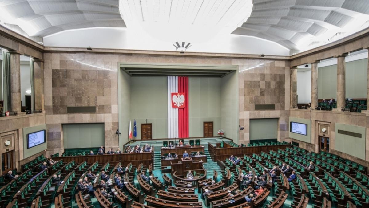 Polonya'da milletvekilleri, AB'nin eletirdii yarg organn kaldrma karar ald 