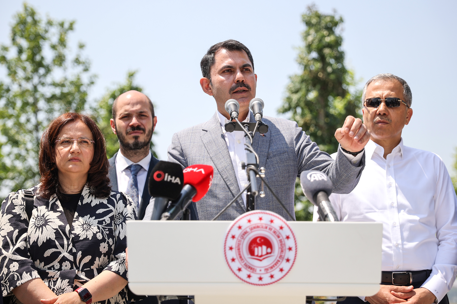 Bakan Kurum canl� yay�nda duyurdu: Kapat�lm�yor ihya ediliyor