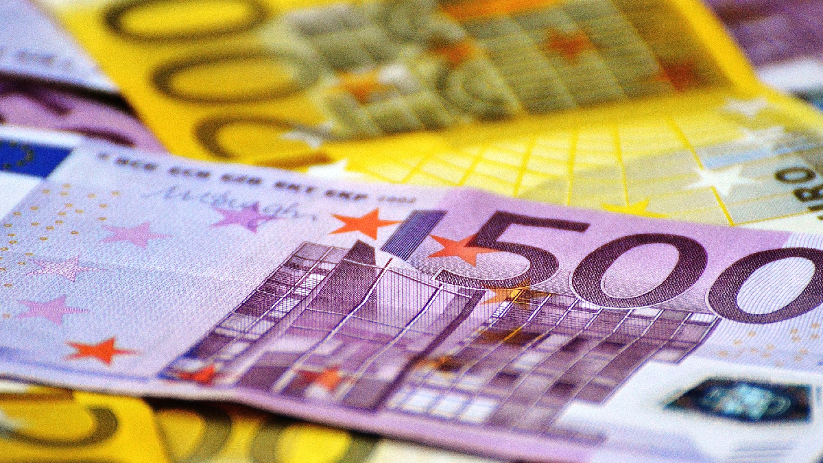 Edirne'de yerde 10 bin euro buldu! Bulgaristan'da ya�ayan sahibine ula�t�rd�