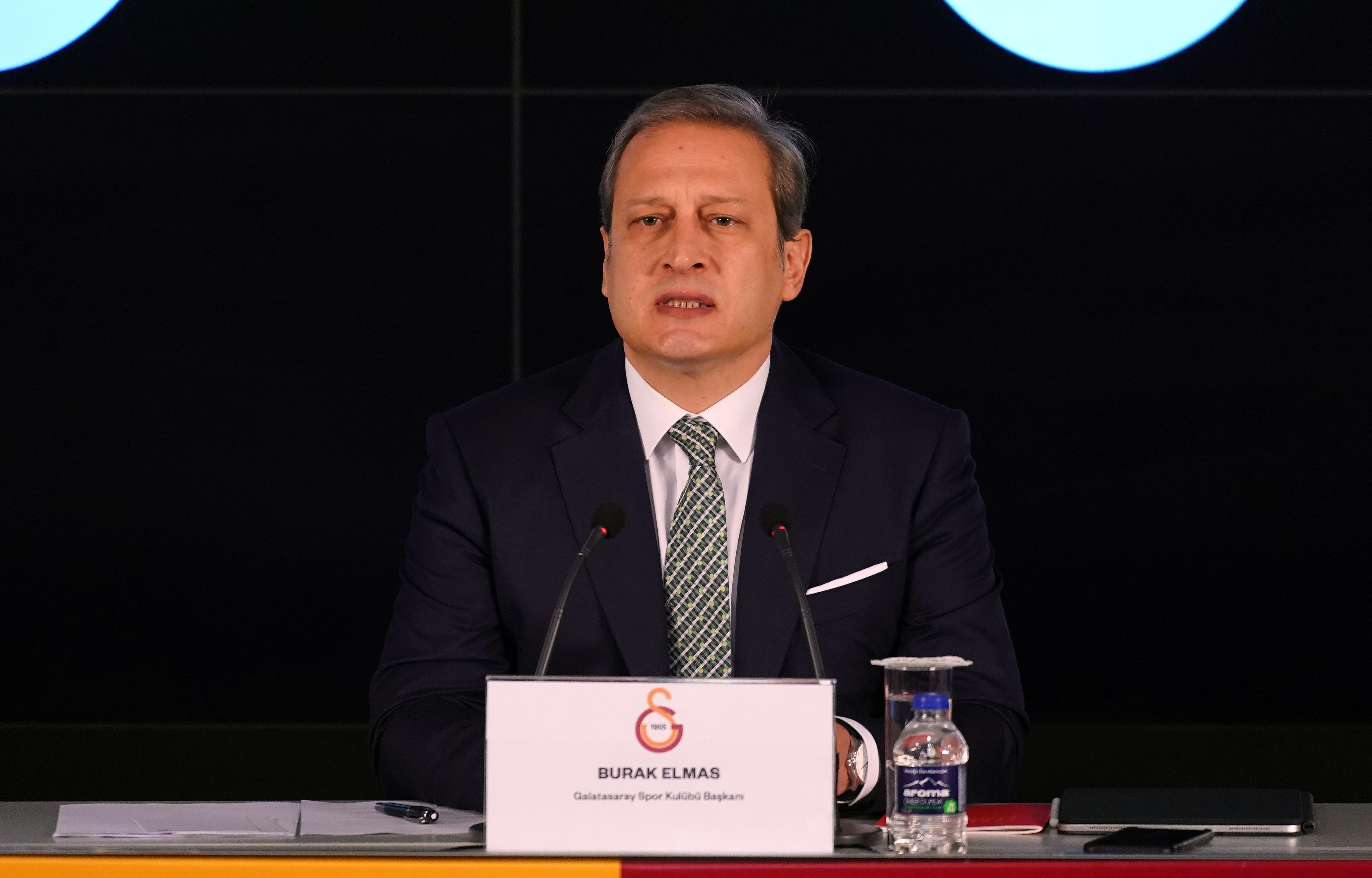 Galatasaray Bakan Burak Elmas, Anadolu Efes manda salonu terk etti