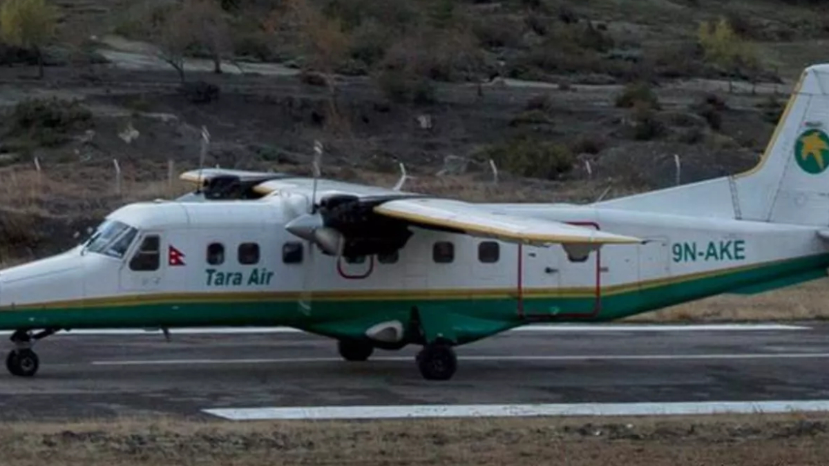 Nepal'de 22 ki�iyi ta��yan u�ak kayboldu