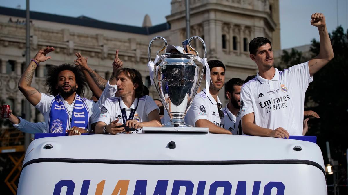 ampiyonlar Ligi ampiyonu Real Madrid, zaferi cokuyla kutlad