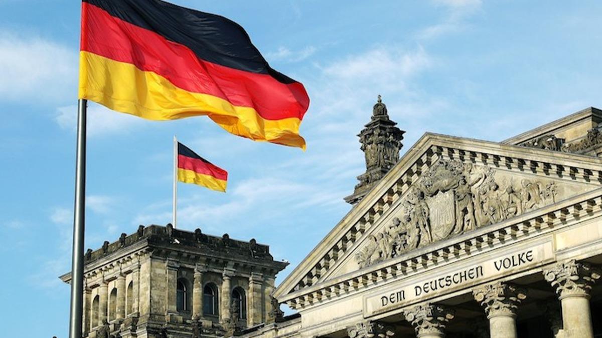 Almanya'dan dikkat eken ''Nazi'' k