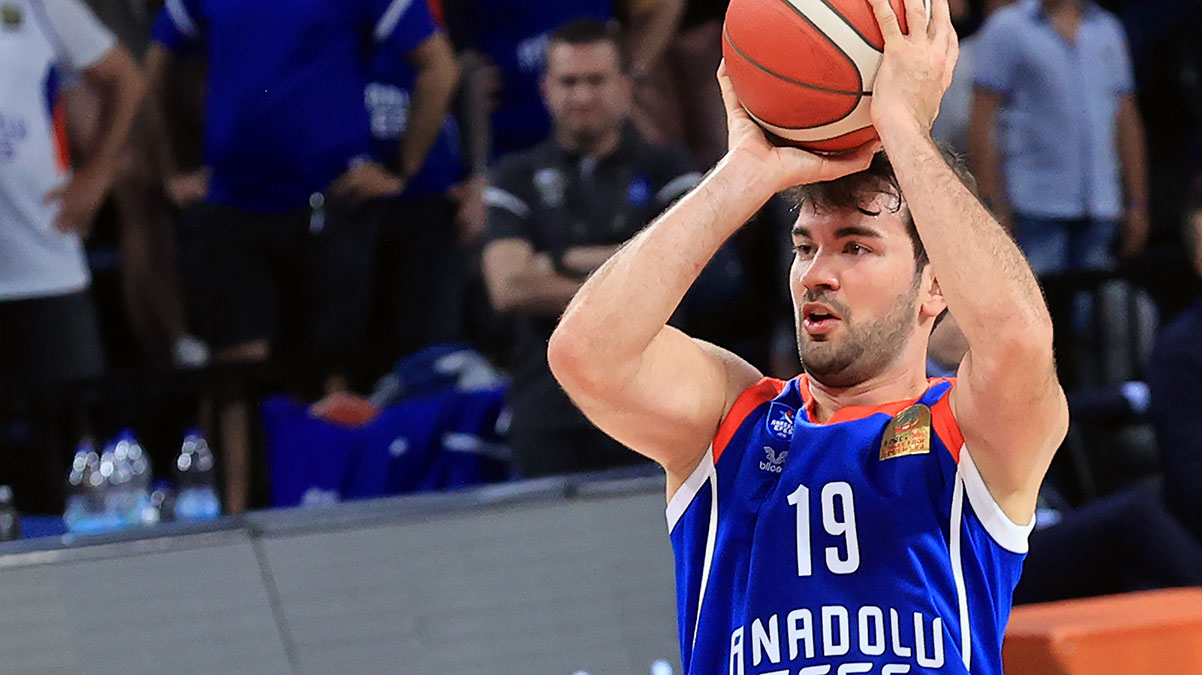Bu�rahan Tuncer'den Anadolu Efes'e 2 y�ll�k imza